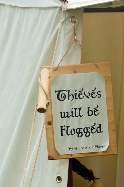 Thieves will be flogged sign — Stock Photo, Image