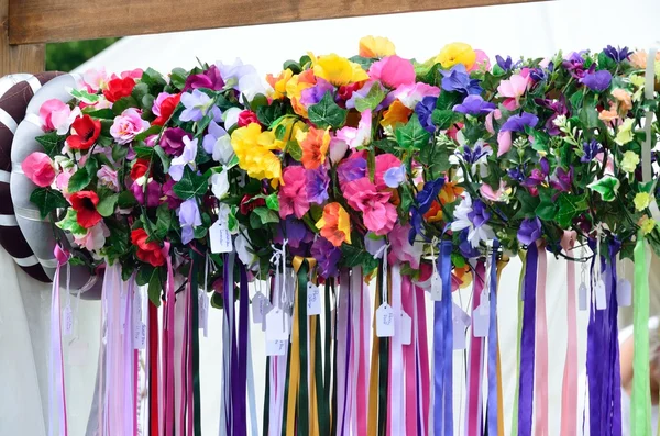 Velká skupina hlavy květinové šaty — Stock fotografie