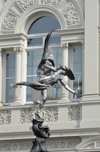 Eros heykeli ile arka kemer — Stok fotoğraf