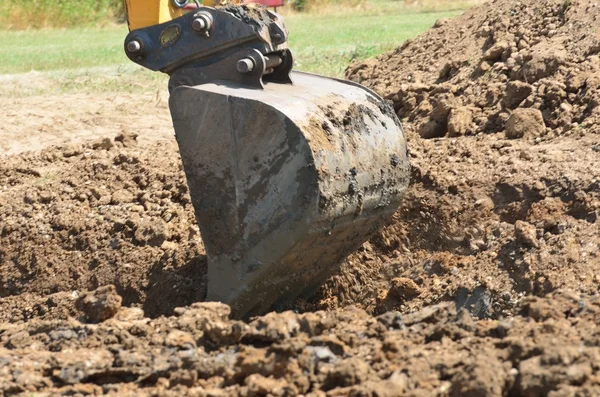 Mechanischer Bagger am Boden — Stockfoto