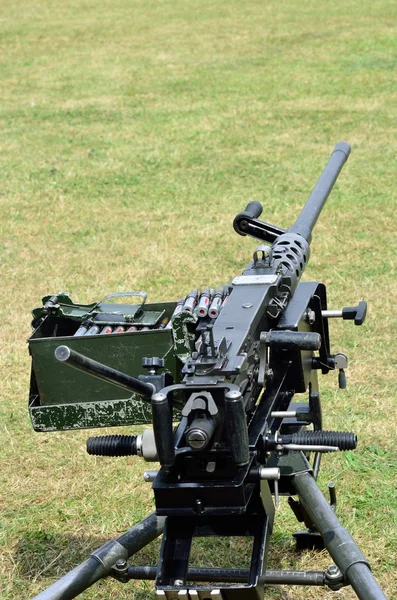 Machine gun on ground — Stock Photo, Image