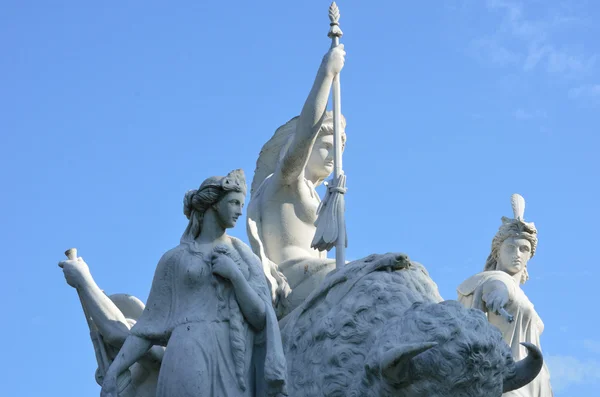 Primer plano de la estatua blanca en el Albert Memorial — Foto de Stock