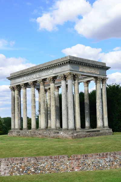 Roman Folly in English garden — Stock Photo, Image