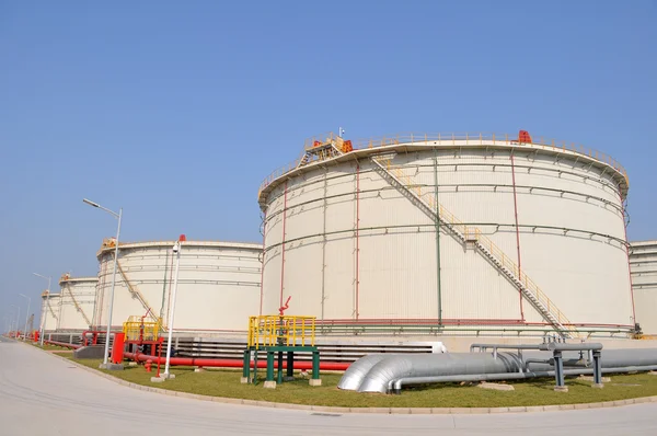 Нефтяное депо — стоковое фото