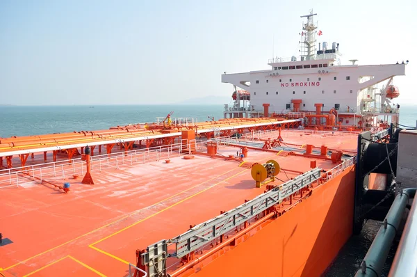 Oil tanker docked — Stock Photo, Image