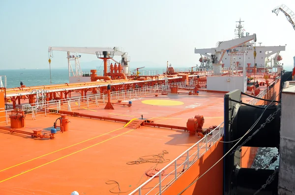 Oil tanker docked — Stock Photo, Image