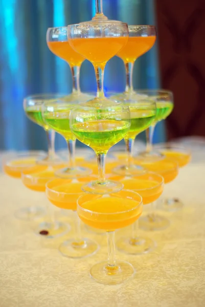 Champagner-Hochzeitsturm — Stockfoto