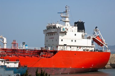 Petrol tankerleri ve römorkör