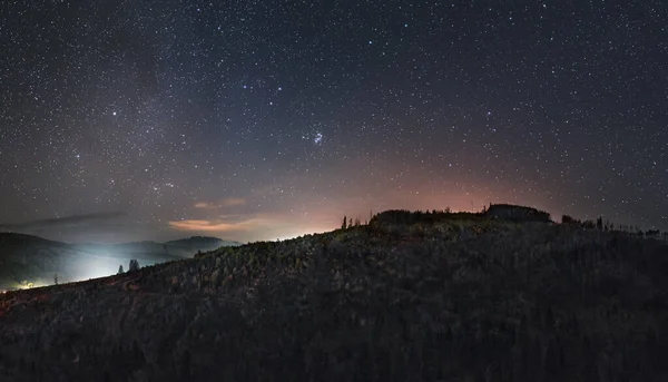 Panoramabild Stjärnhimlen Över Kullarna — Stockfoto