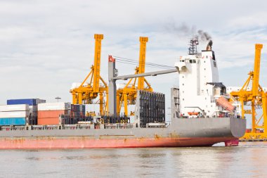 Vinç konteyner kargo tersanesi ile çalışma