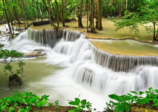Vodopád, hua mae kamin úroveň 6 kanchanaburi Thajsko — Stock fotografie