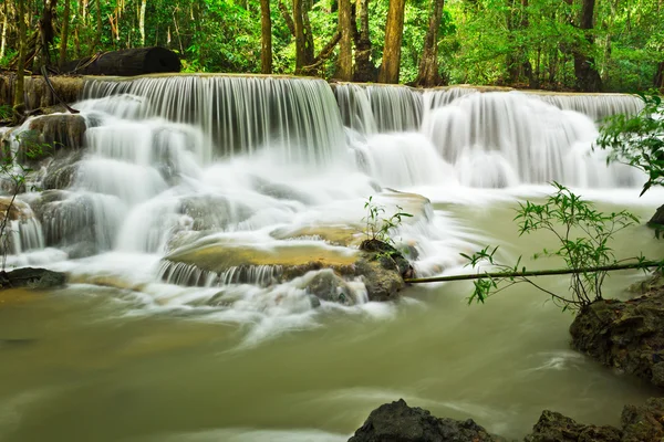 Vodopád, hua mae kamin úroveň 6 kanchanaburi Thajsko — Stock fotografie