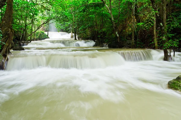 Vodopád, hua mae kamin level 1 kanchanaburi, Thajsko — Stock fotografie