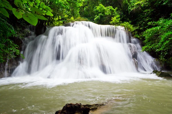 Wodospad, hua mae kamin poziom 3 kanchanaburi, Tajlandia — Zdjęcie stockowe