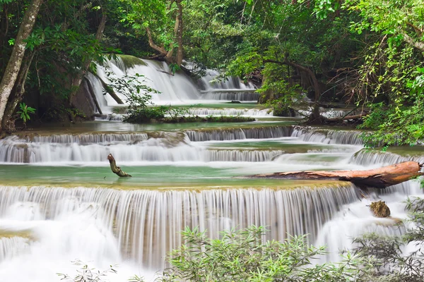 Vodopád, hua mae kamin úroveň 4 kanchanaburi Thajsko — Stock fotografie