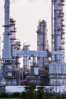 petrol rafineri tesisi de alacakaranlık sabah