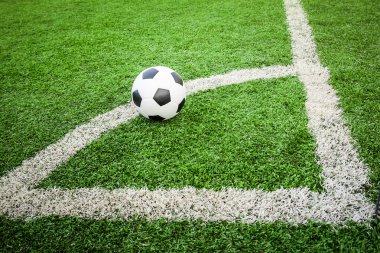 yeşil alan conner üzerinde futbol