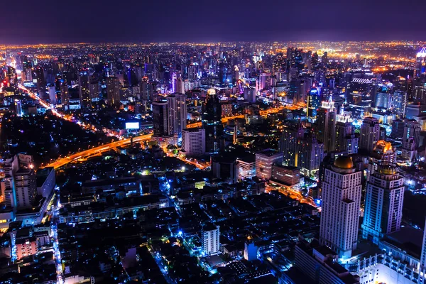 Luchtfoto van bangkok bij schemernacht — Stockfoto