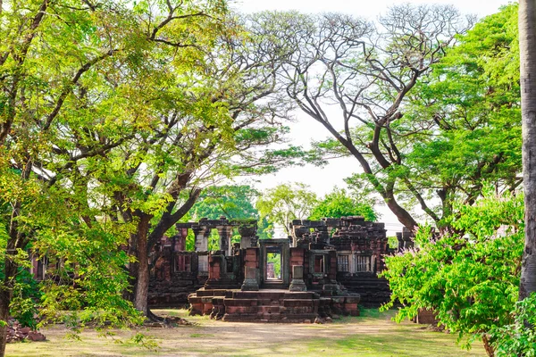 Pimai castle, historischer park und altes schloss in thailand — Stockfoto