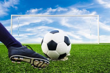 Futbol topu tekmeleme ayak