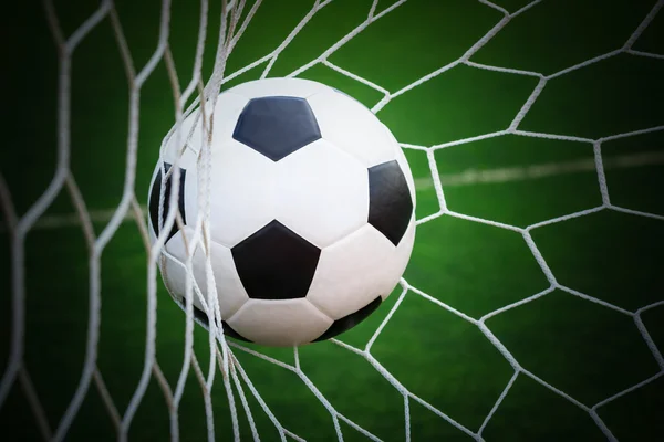 Fútbol en la red de gol —  Fotos de Stock