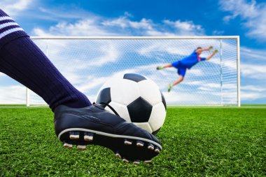 Futbol topu hedefe, çekim ayak ceza