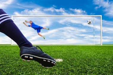 Futbol topu hedefe, çekim ayak ceza