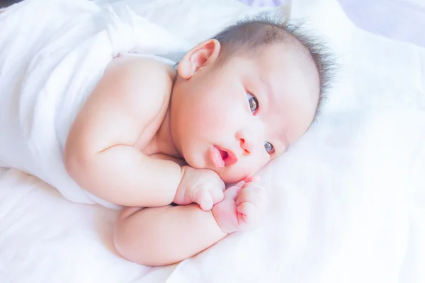 Sovande baby — Stockfoto