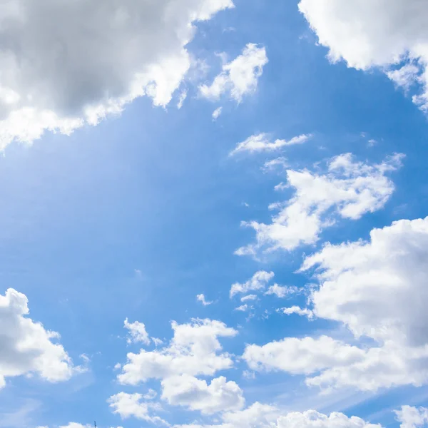 Nuvola e cielo blu — Foto Stock