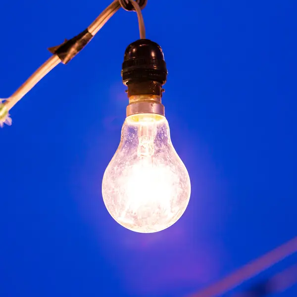 Light bulb at dusk — Stock Photo, Image