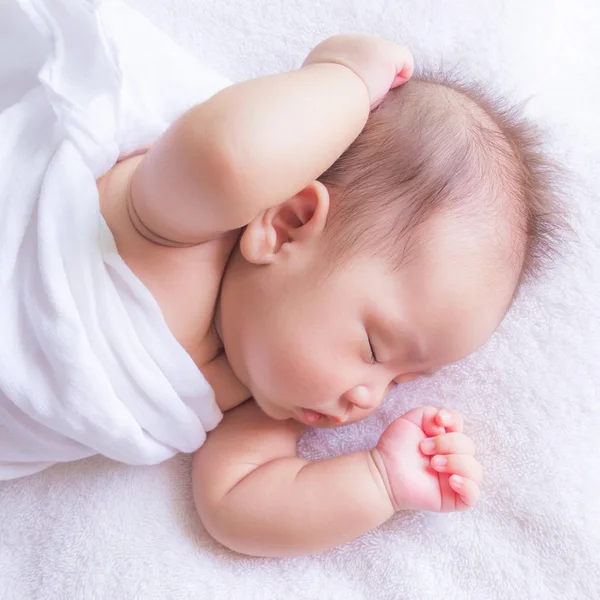 Slapende baby — Stockfoto