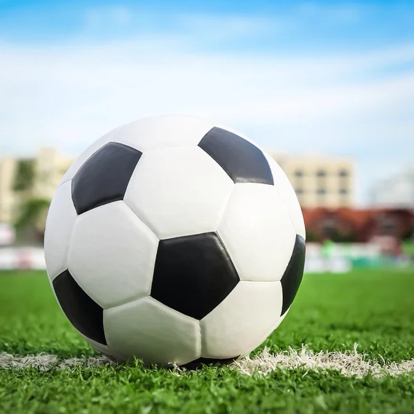 Soccer ball on green grass — Stock Photo, Image