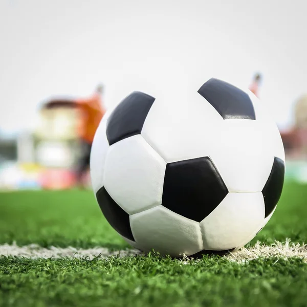 Soccer ball on green grass — Stock Photo, Image