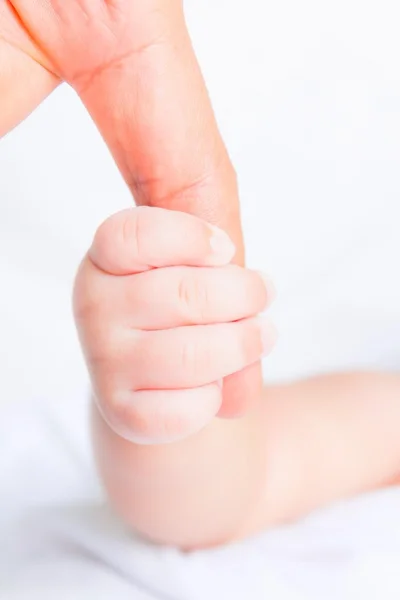 Mano de bebé — Foto de Stock