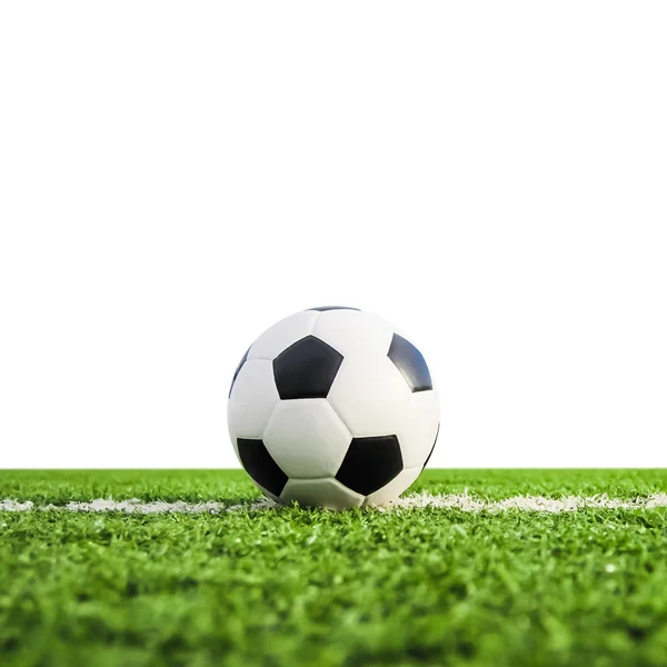 Fotboll på naturligt gräs — Stockfoto