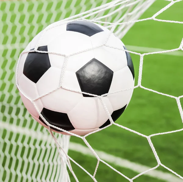 Pallone da calcio in rete — Foto Stock