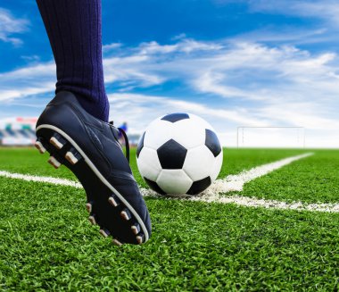 Futbol topu tekmeleme ayak