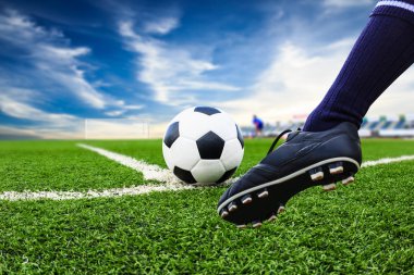 Futbol topu tekmeleme ayak