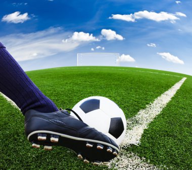 Futbol topu tekmeleme ayak