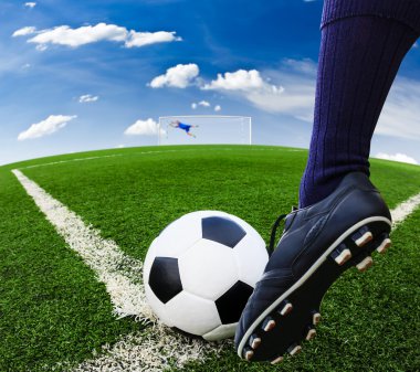 Futbol topu tekmeleme ayak