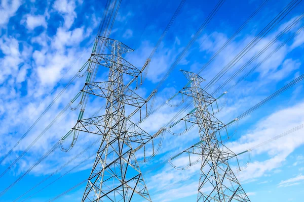 Energii elektrycznej wysokiego napięcia zasilania Pylonu — Zdjęcie stockowe