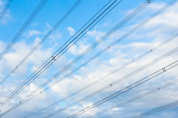 Kabel lijn van de spanning van de hoge macht — Stockfoto