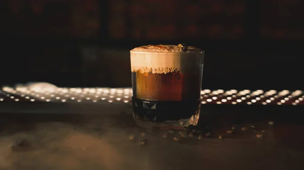 Barda kahve çekirdekli kokteyller.