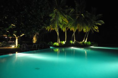 Ночной басейн в Шри-ланке