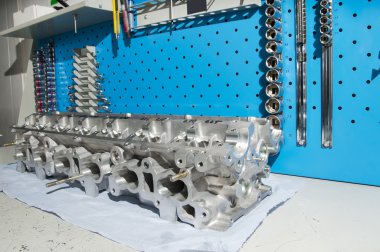 çalışmak bir spor araba motor silindir bloğu