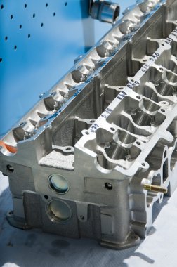 çalışmak bir spor araba motor silindir bloğu