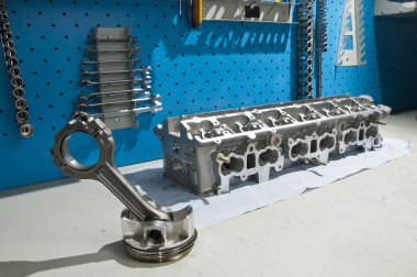 bir spor araba motor piston