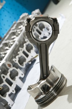 bir spor araba motor piston