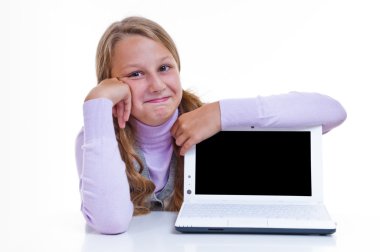 netbok ve cep telefonu ile kız öğrenci