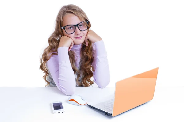 Estudante com netbok e telefone celular — Fotografia de Stock